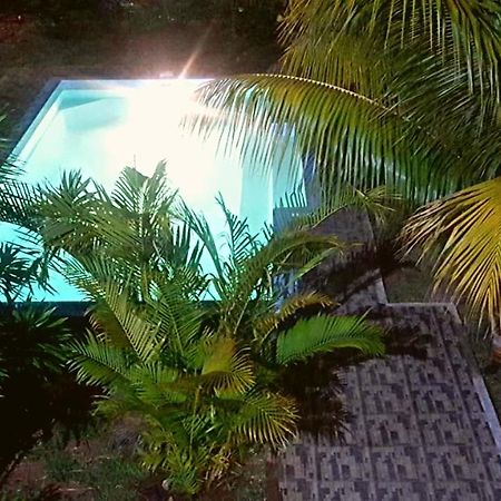 Aux Plaisirs De La Vie Chambre Chez L Habitant Flic-en-Flacq Exteriör bild