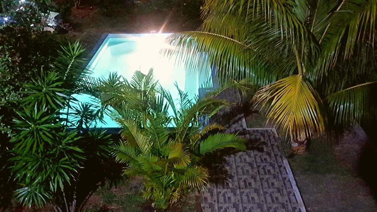 Aux Plaisirs De La Vie Chambre Chez L Habitant Flic-en-Flacq Exteriör bild
