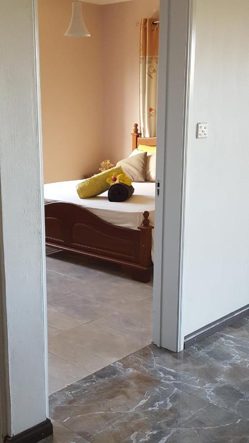 Aux Plaisirs De La Vie Chambre Chez L Habitant Flic-en-Flacq Exteriör bild